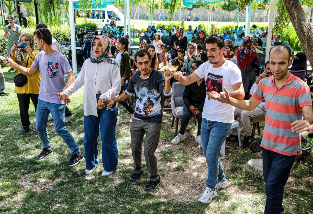 Van’da zihinsel engellileri ve ailelerini ağırladı