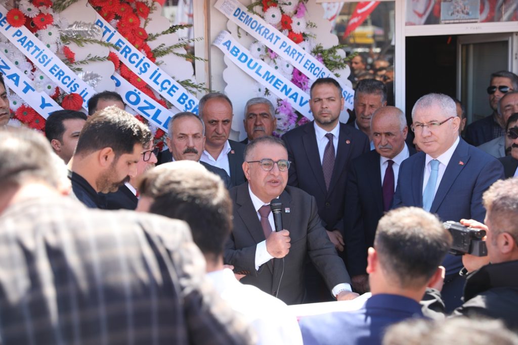 Millet İttifakı, binlerce kişinin katılımıyla seçim bürosu açtı
