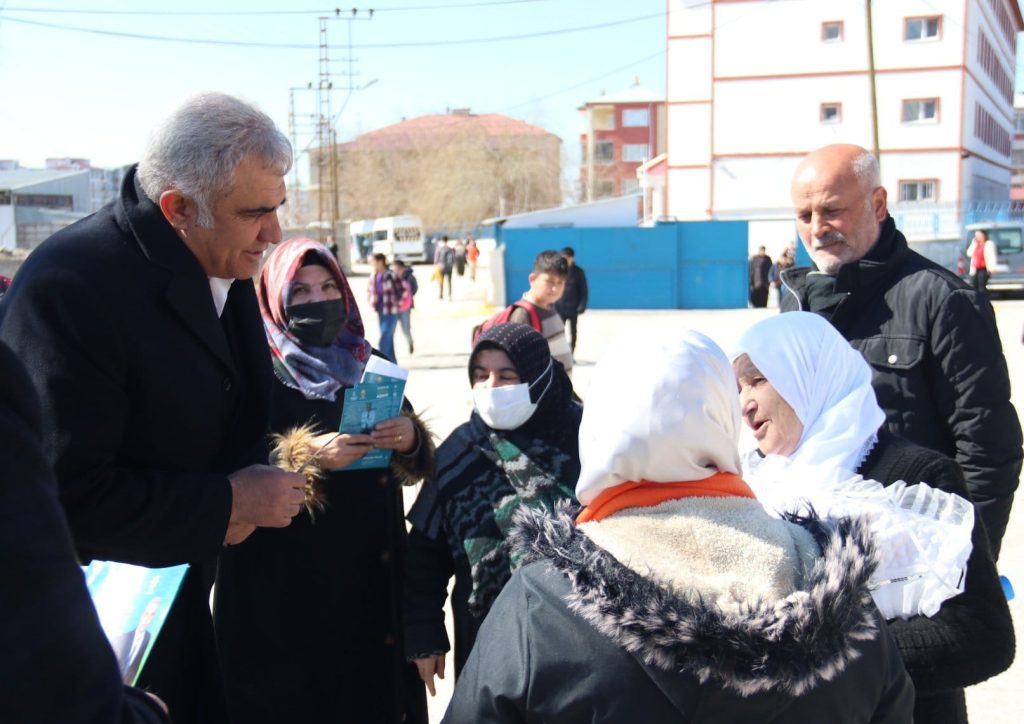 Başkan Adayı Oflas’tan Akköprülü çocuklara semt sahası müjdesi