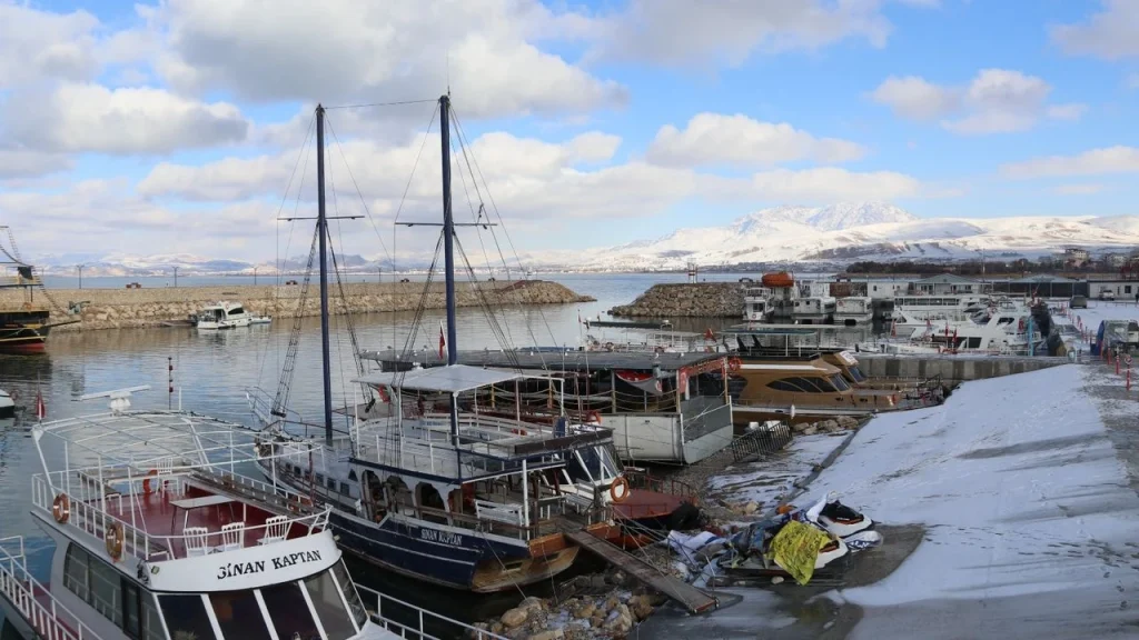 Van’da Balıkçı Barınağı İl Tarım ve Orman Müdürlüğü’ne devredildi