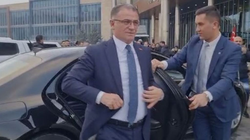 Van Büyükşehir Belediyesi’ne Kayyum Olarak Atanan Vali Balcı Göreve Başladı