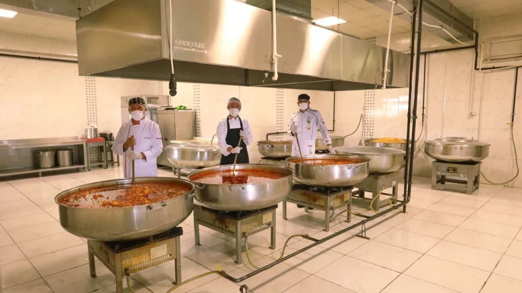 Van Büyükşehir Belediyesi’nden Ramazan Ayında 10 Bin Kişiye İftar Yemeği
