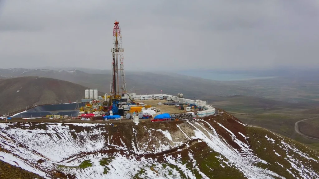 Van’ın Dağlarında Petrol Aranıyor: Dev Sondaj Kulesi Kuruldu