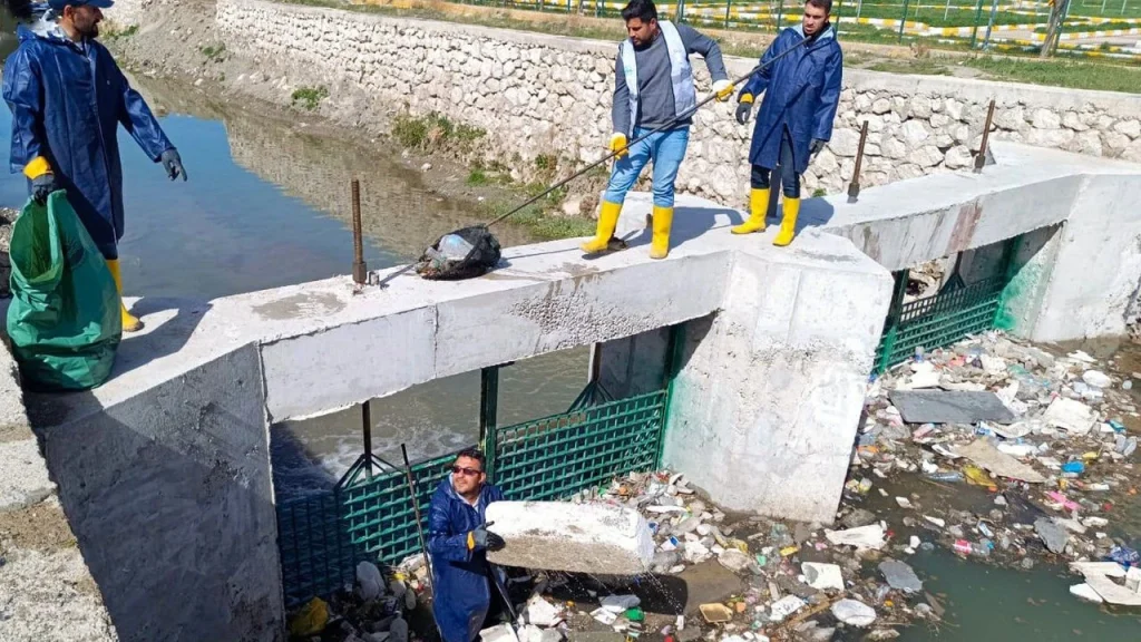 Çöpler, Van Gölü’ne ulaşmadan temizleniyor