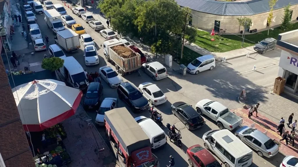 Van’da Yol Bitmiyor, Trafik Durmuyor