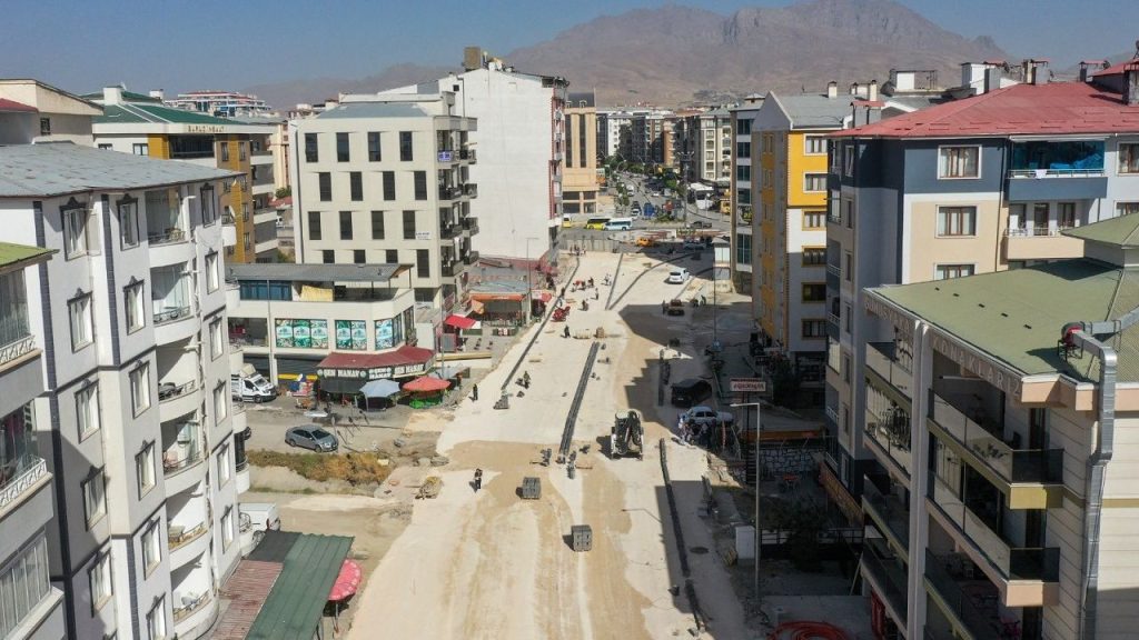 Van Terzioğlu Caddesindeki çalışmalarda sona doğru